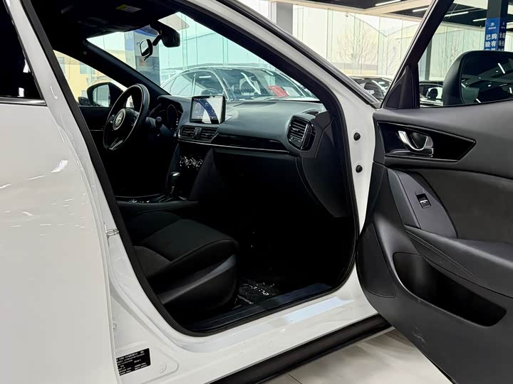 Фото 8 - Mazda CX-4