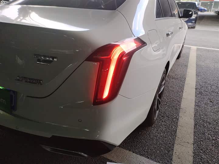 Фото 8 - Cadillac CT4