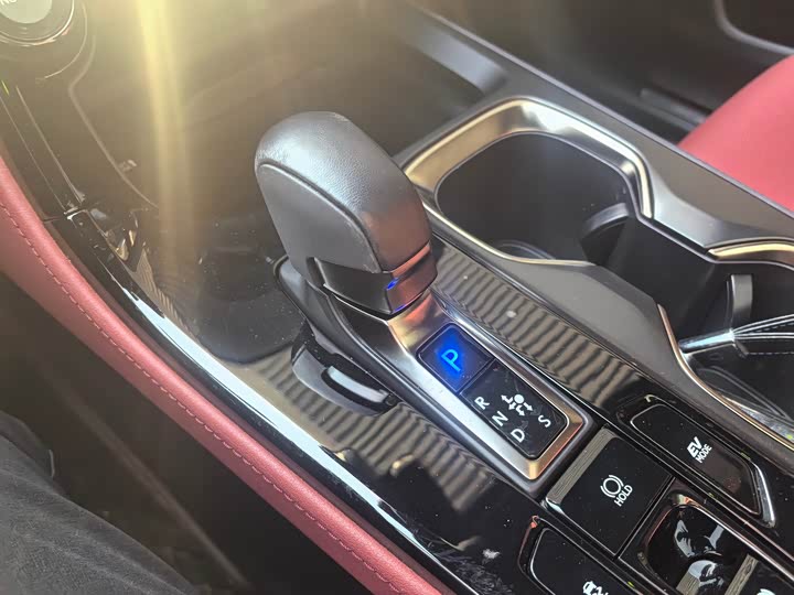 Фото 4 - Lexus NX