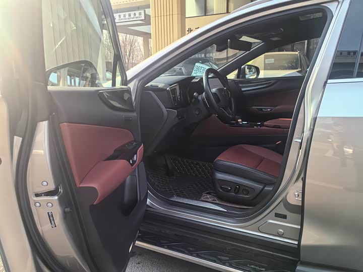 Фото 5 - Lexus NX