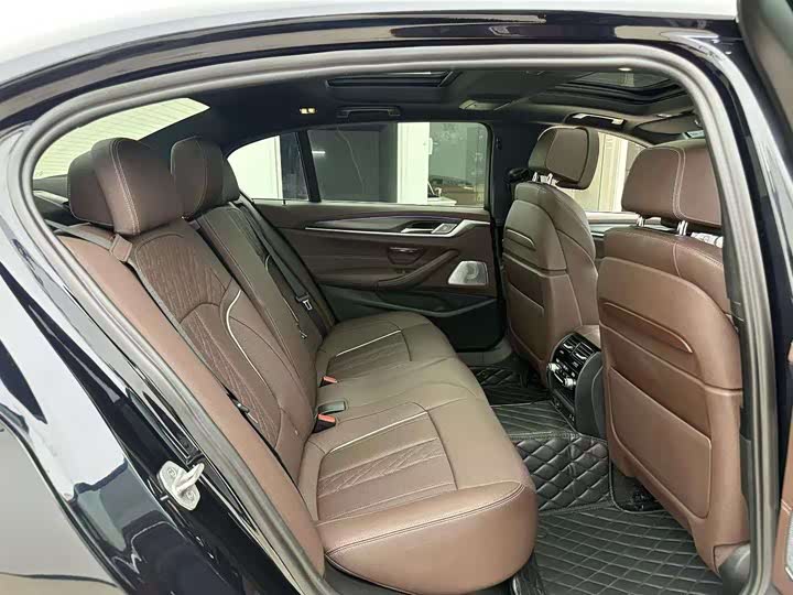 Фото 9 - BMW 5 Series