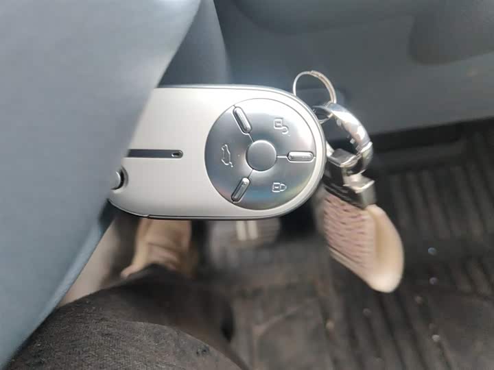 Фото 9 - Bestune Pony