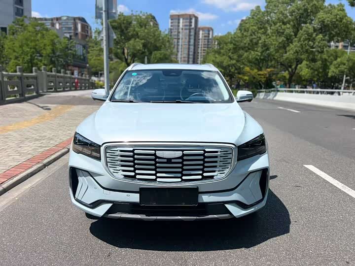 Фото 2 - Geely Monjaro