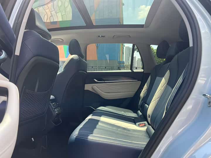 Фото 8 - Geely Monjaro