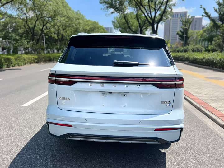 Фото 9 - Geely Monjaro