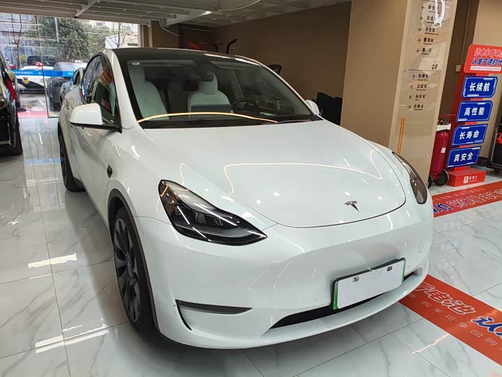 Фото 3 - Tesla Model Y