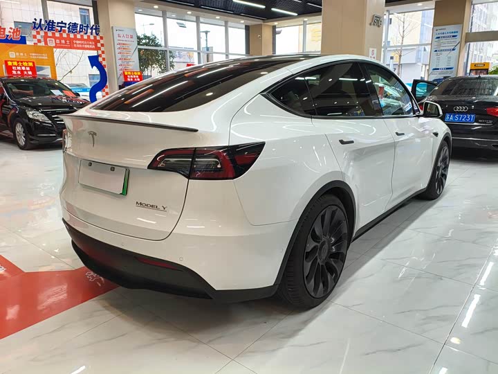 Фото 6 - Tesla Model Y