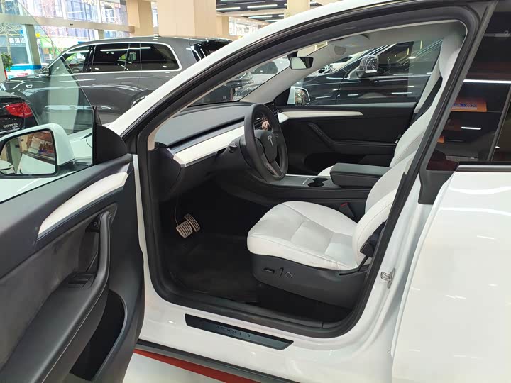 Фото 8 - Tesla Model Y