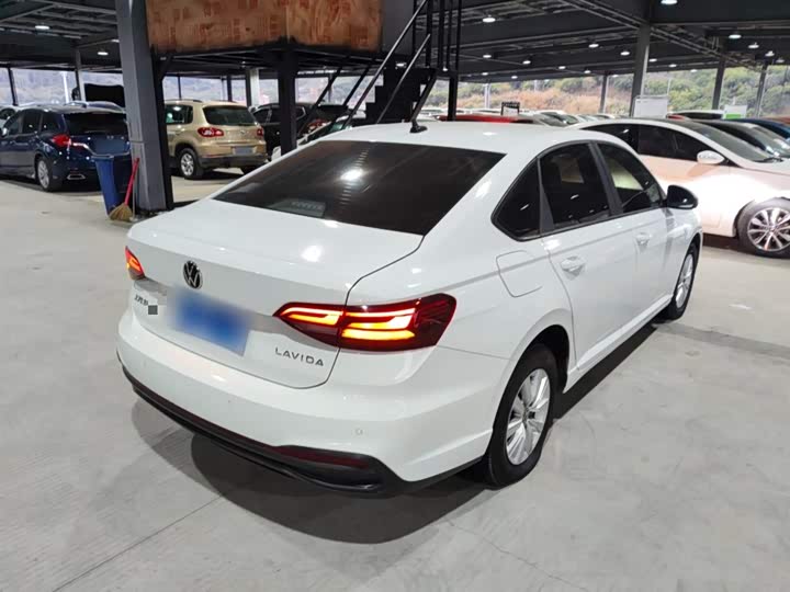 Фото 7 - Volkswagen Lavida