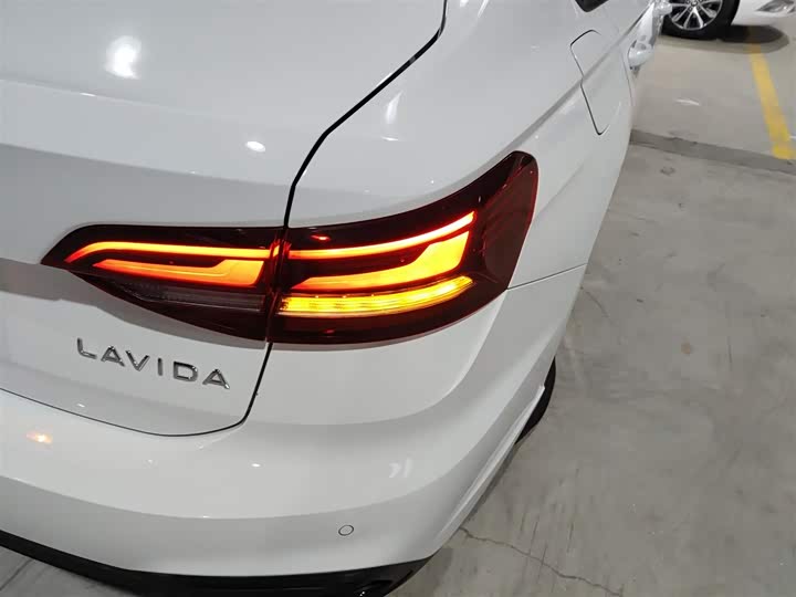 Фото 8 - Volkswagen Lavida