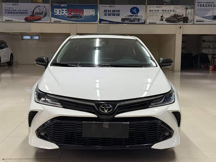 Фото 2 - Toyota Corolla