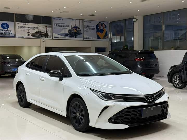 Фото 3 - Toyota Corolla