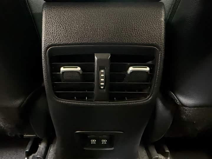 Фото 8 - Toyota Corolla