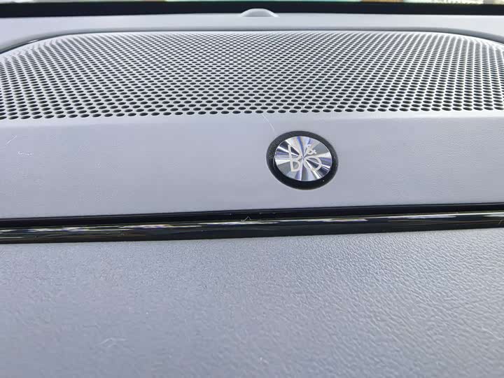 Фото 8 - Ford Explorer