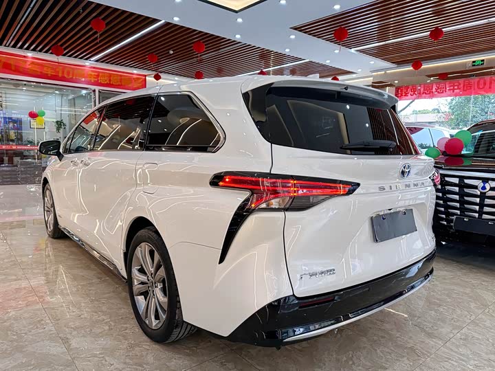 Фото 6 - Toyota Sienna