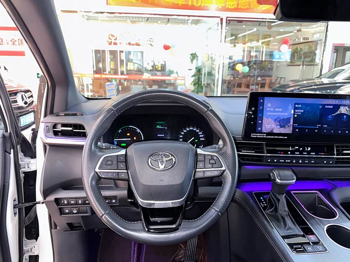 Фото 8 - Toyota Sienna