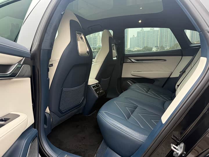 Фото 4 - Zeekr 001