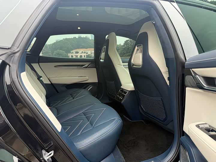 Фото 6 - Zeekr 001