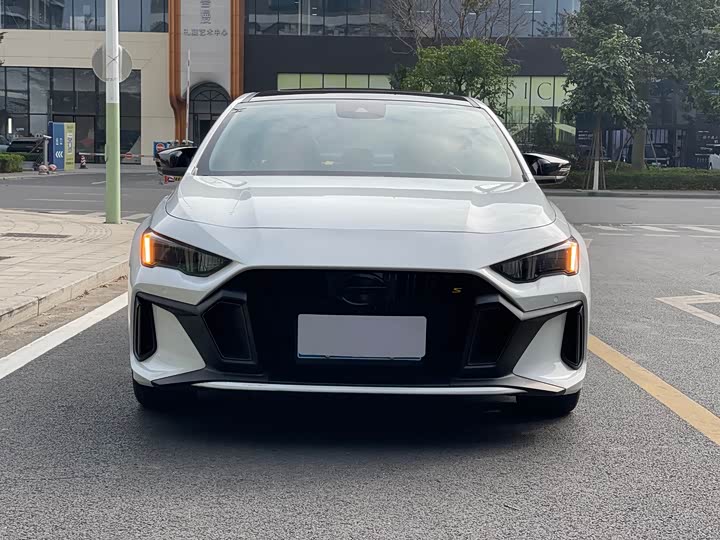 Фото 2 - GAC Trumpchi Empow R