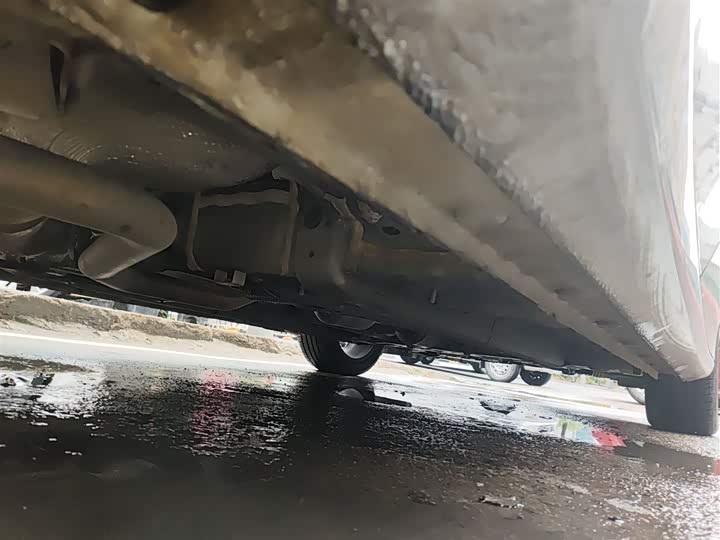 Фото 4 - Geely Emgrand