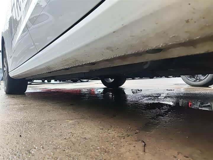 Фото 6 - Geely Emgrand