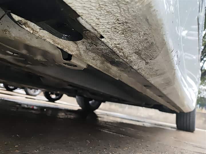 Фото 8 - Geely Emgrand