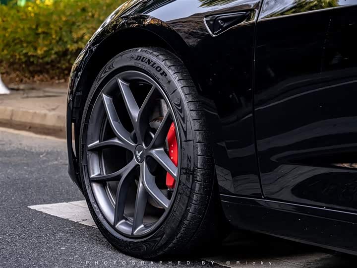 Фото 9 - Tesla Model 3