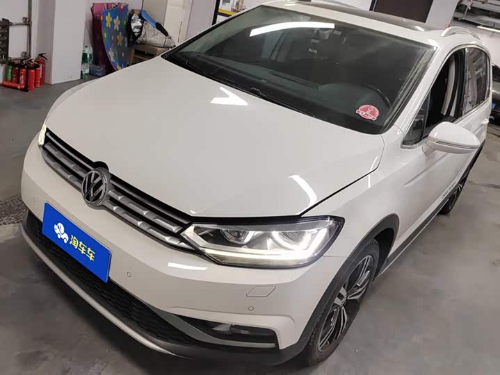 Фото 1 - Volkswagen Touran L