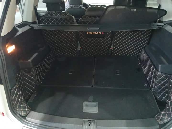 Фото 4 - Volkswagen Touran L