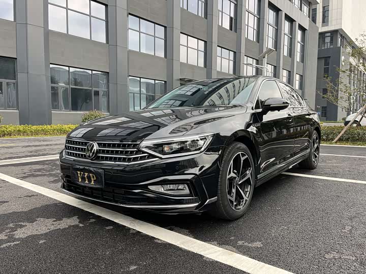 Фото 1 - Volkswagen Magotan