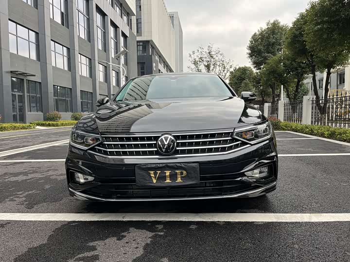 Фото 2 - Volkswagen Magotan