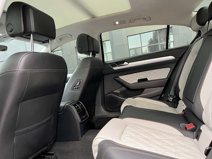 Фото 9 - Volkswagen Magotan