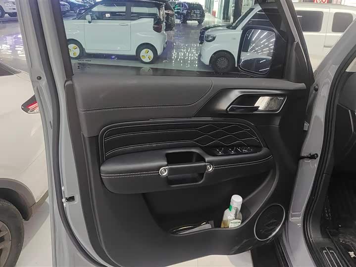 Фото 7 - Tank 300