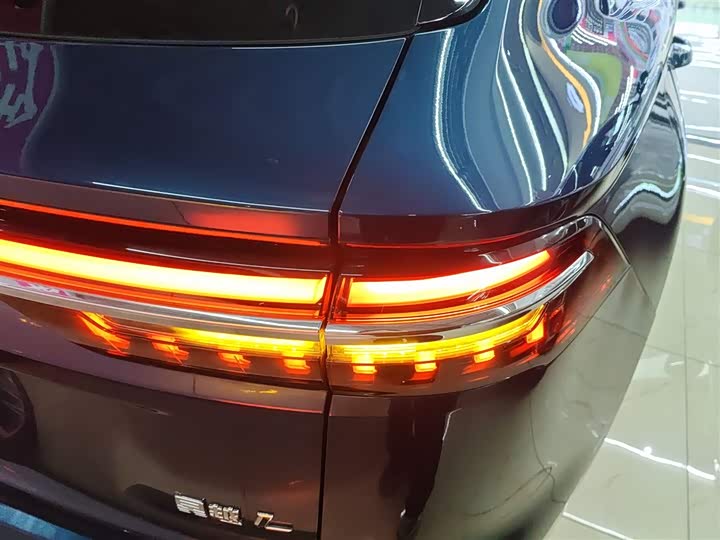 Фото 8 - Geely Monjaro