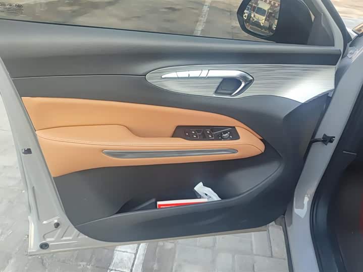 Фото 7 - Bestune 07