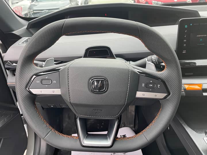 Фото 9 - Changan UNI-V