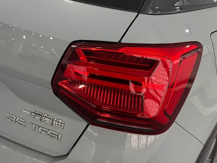 Фото 6 - Audi Q2L