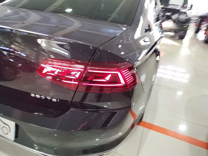 Фото 8 - Volkswagen Magotan