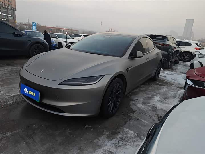 Фото 1 - Tesla Model 3