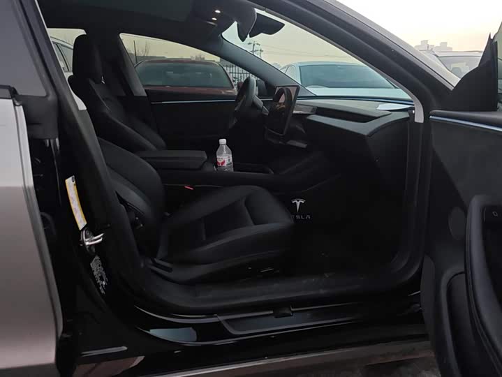 Фото 8 - Tesla Model 3