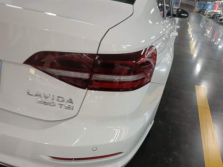 Фото 8 - Volkswagen Lavida