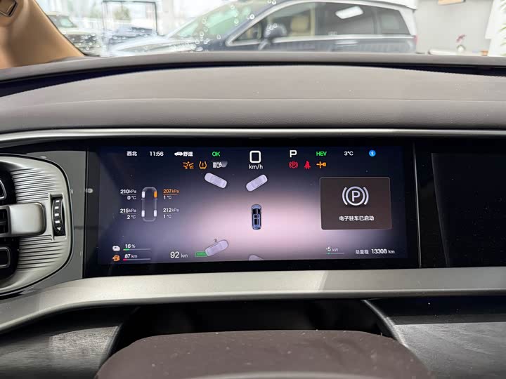 Фото 2 - Denza D9