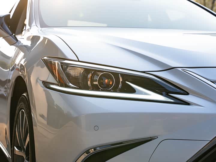 Фото 6 - Lexus ES