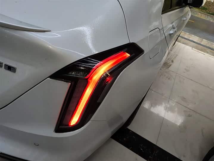 Фото 8 - Cadillac CT4