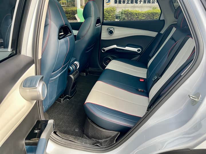 Фото 8 - BYD Yuan Plus