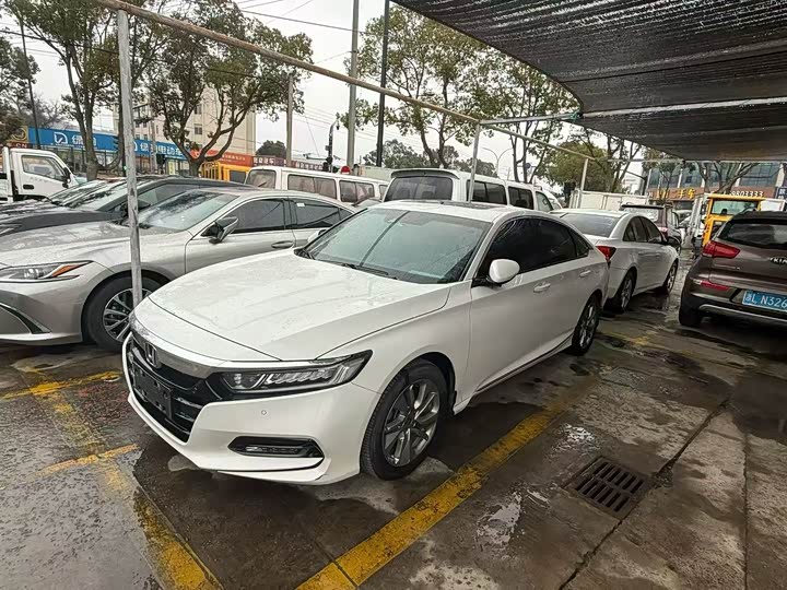 Фото 1 - Honda Accord