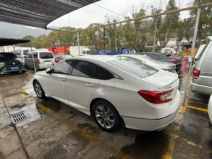 Фото 2 - Honda Accord