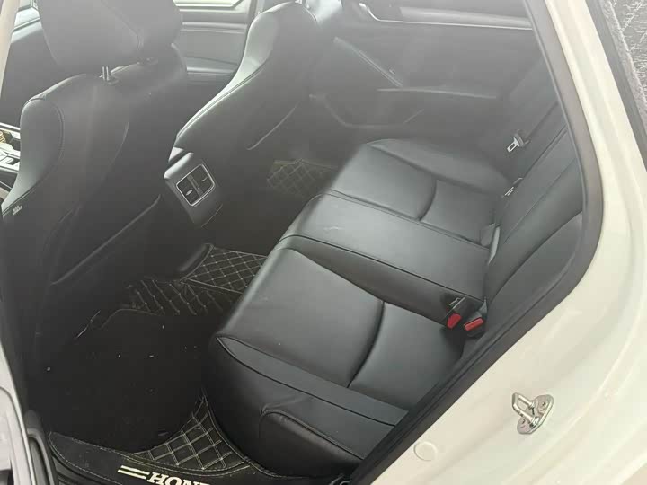 Фото 3 - Honda Accord