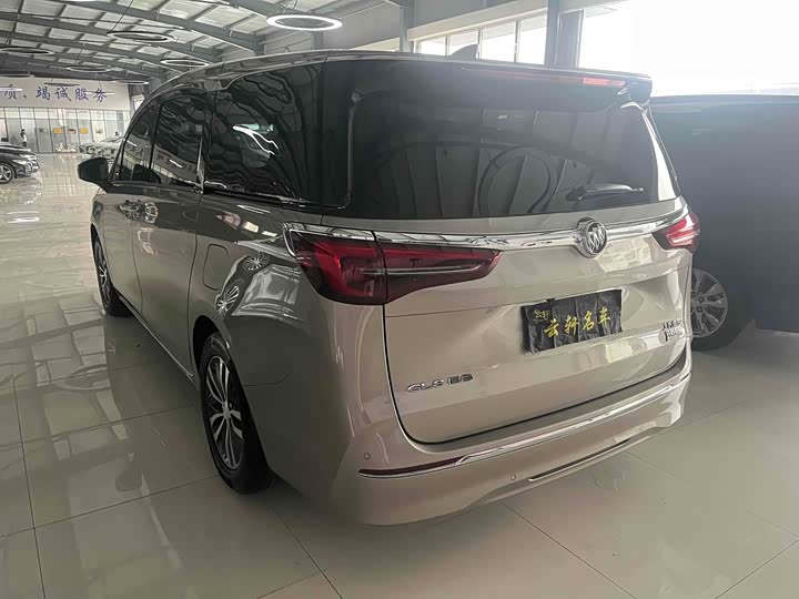 Фото 9 - Buick GL8 ES