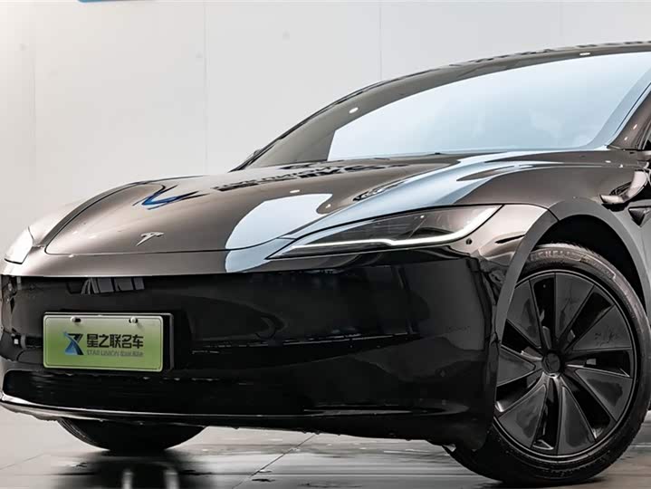 Фото 2 - Tesla Model 3